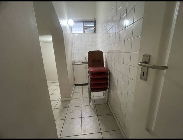 260M² BUSINESS TO LET IN CONGELLA